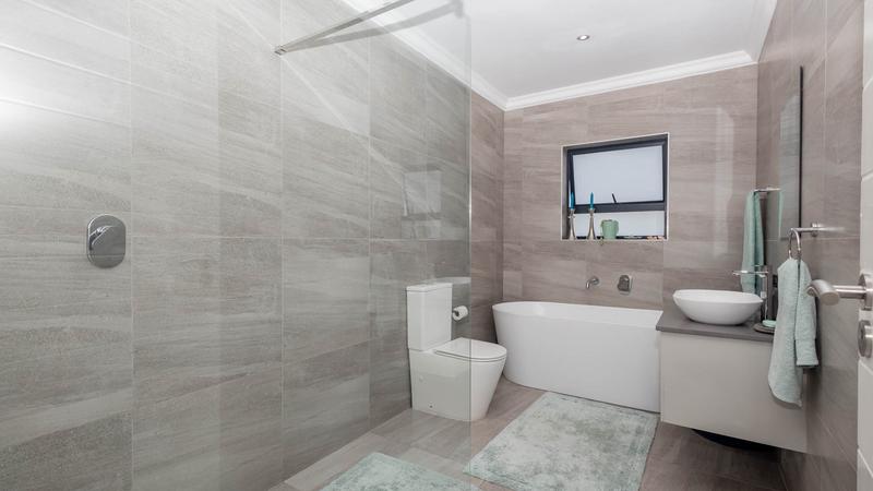3 Bedroom Property for Sale in Sandy Point Western Cape